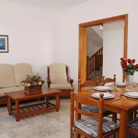 Puerto Del Carmen Sleeps 6 Pool Wifi Apartment Puerto del Carmen (Lanzarote)